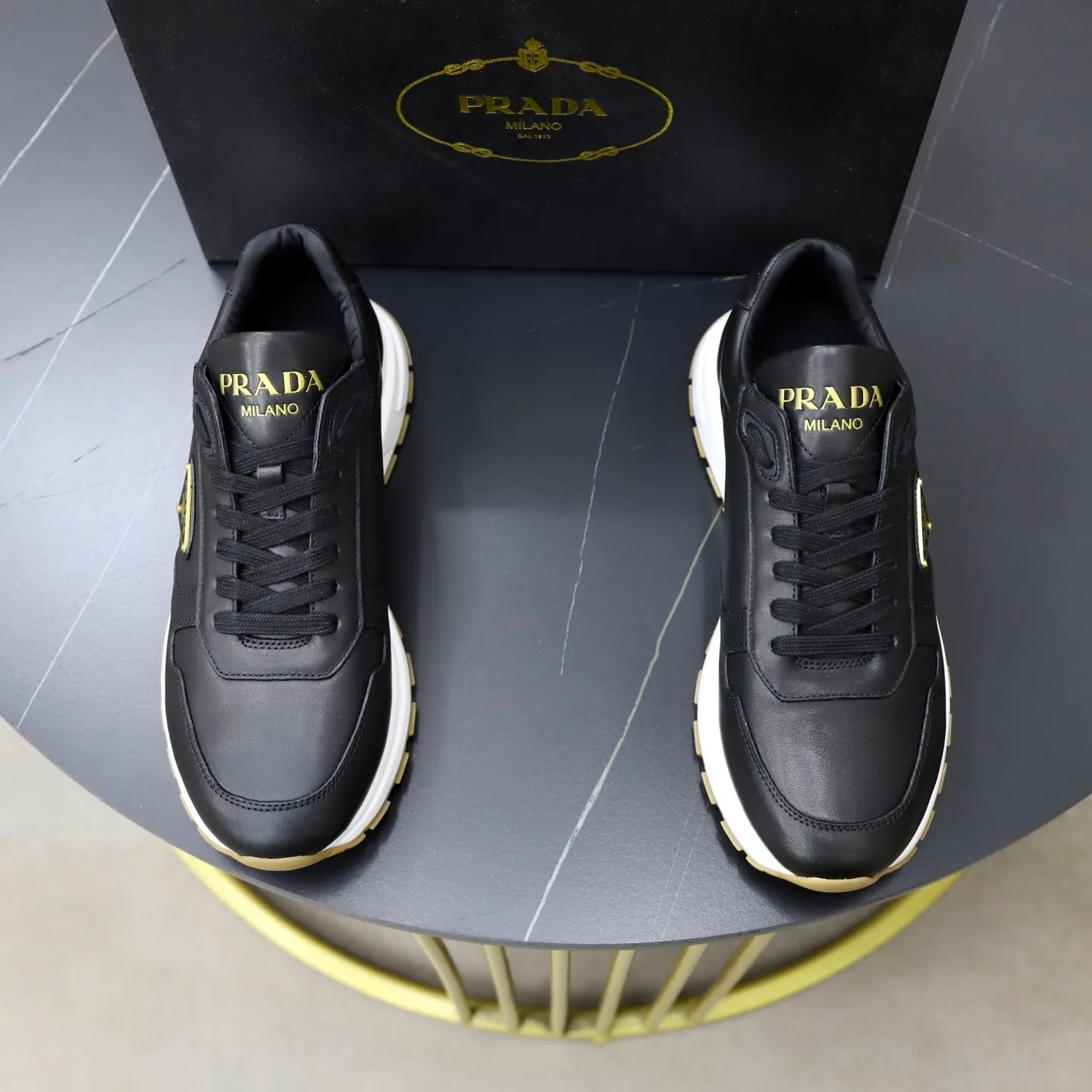 Factory price: 600💰Top original order Brand: PRADA (Prada) Standard code: Men's size 38/44 (45 can be customized) Grade: Same as the official website Material: Original cowhide stitching, cowhide lining, original combination two-color wear-resistant soft outsole Style category: casual sports version, young fashion, European and American trend, British style Color: actual picture color